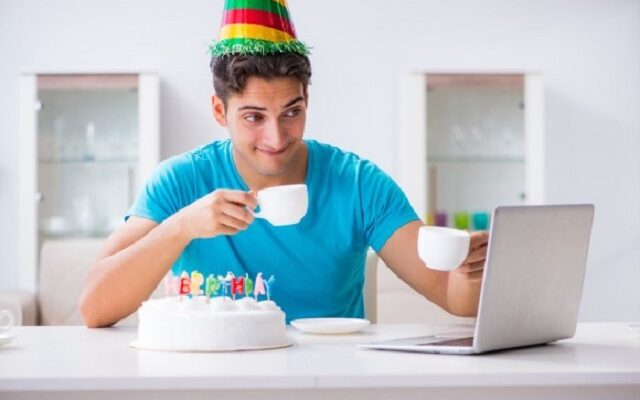 Compleanno dei 18 anni a distanza: come festeggiarlo in streaming