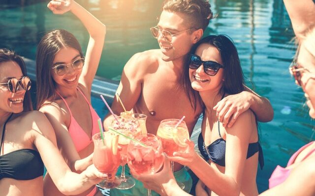 L’outfit perfetto per un Festa di 18 Anni in piscina