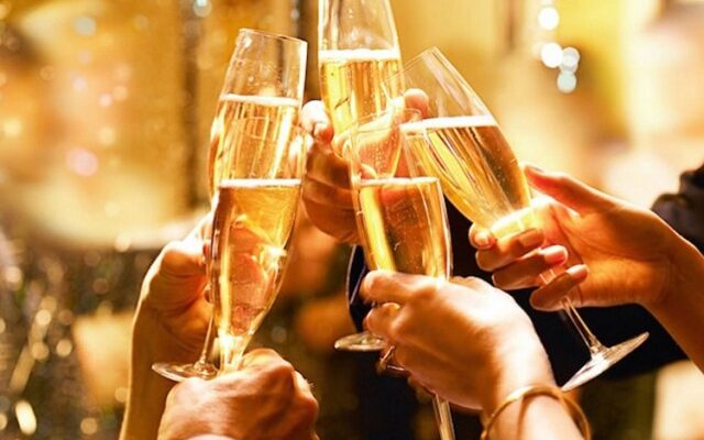 Per una festa 18 anni è meglio lo spumante o lo champagne?