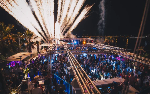 Le più belle discoteche estive per una Festa 18 Anni a Milano