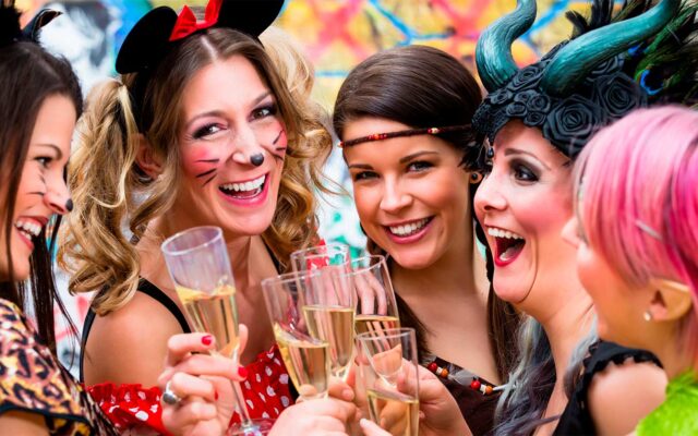 5 Idee su come vestirsi a una festa di 18 anni nel periodo di Carnevale