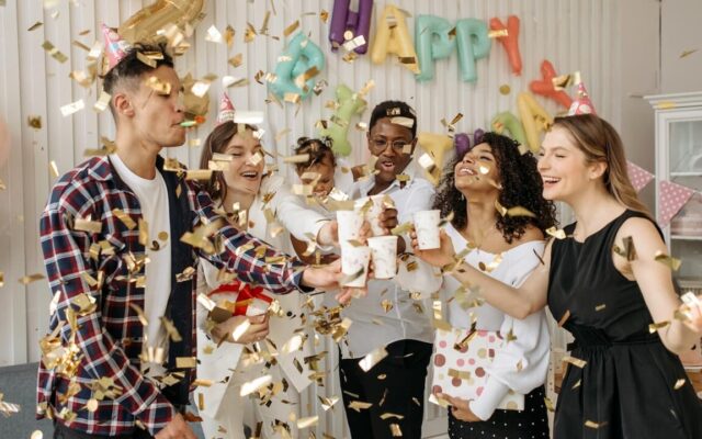 5 outfit perfetti per la festa di 18 anni: come brillare nel tuo giorno speciale
