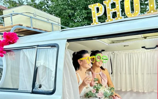 Photobus Arancione: colore e solarità per feste di 18 anni a Milano