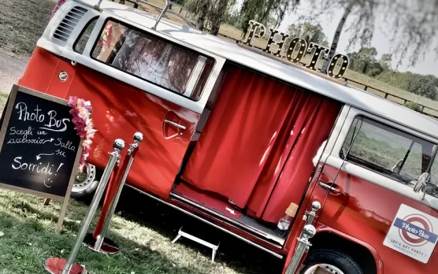 Photobus per la Festa dei 18 Anni a Milano: l’Idea che Spacca